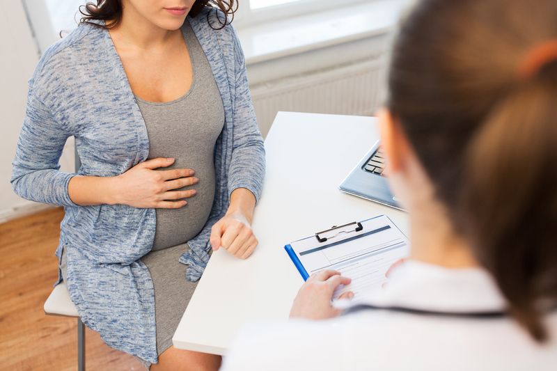 Беременная женщина на консультации